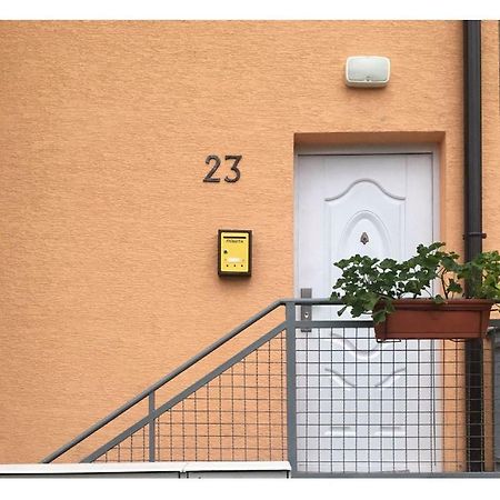 Apartmani 23 Novi Pazar Esterno foto