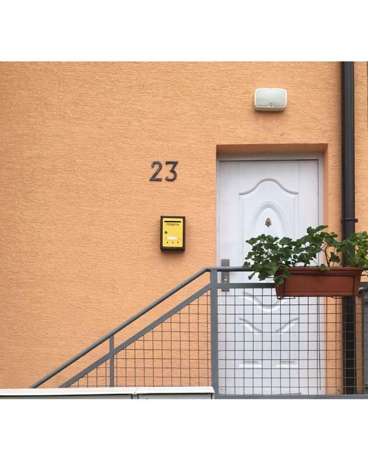 Apartmani 23 Novi Pazar Esterno foto